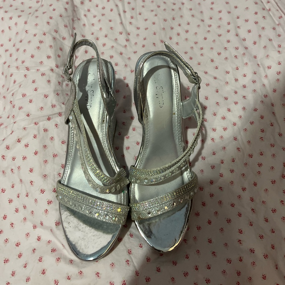 Glamorous Silver High Heel Shoes with Straps